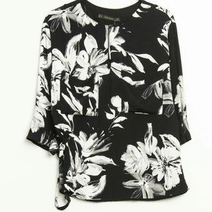 Floral print boxy silhouette style blouse.